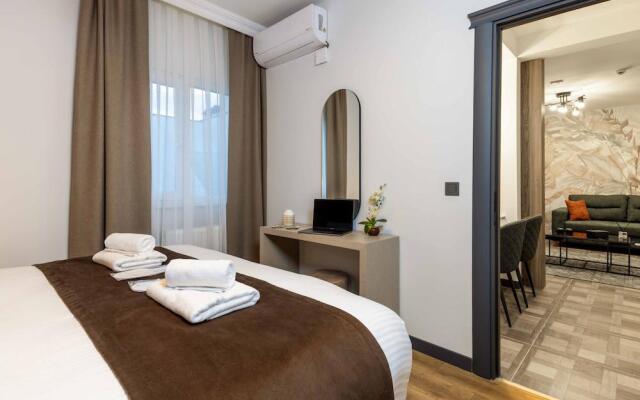 Отель BayMari Suites City Life