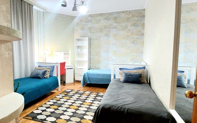 Семейные апартаменты в центре рядом с метро и набережной озера Кабан