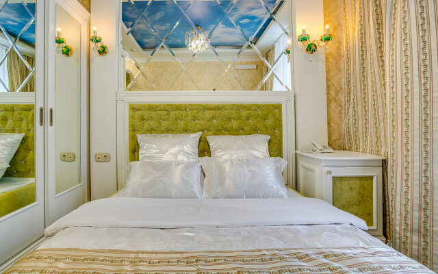 Golden Hotel