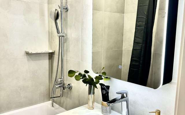 Lyuks S 2-Mya Balkonami I Dizaynerskim Remontom Flat