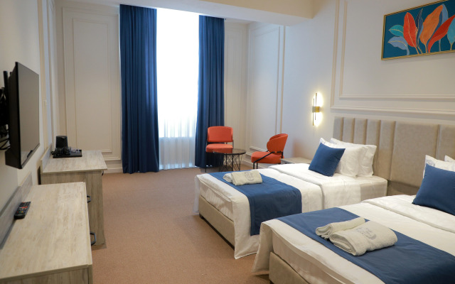 Hotel Emily Grand Palace