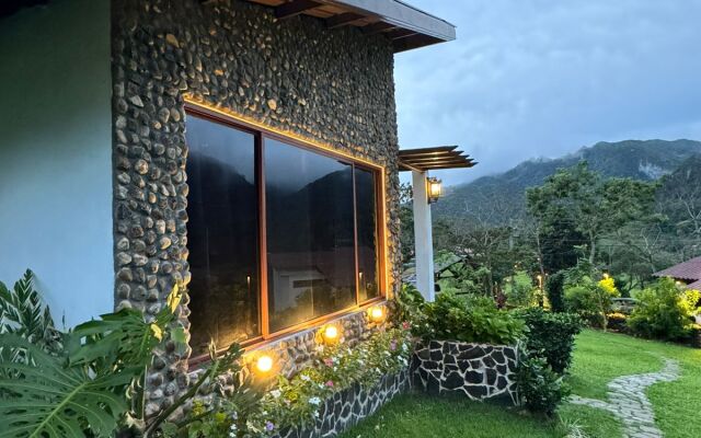 Pika 01 by Pika Cabins Chalet