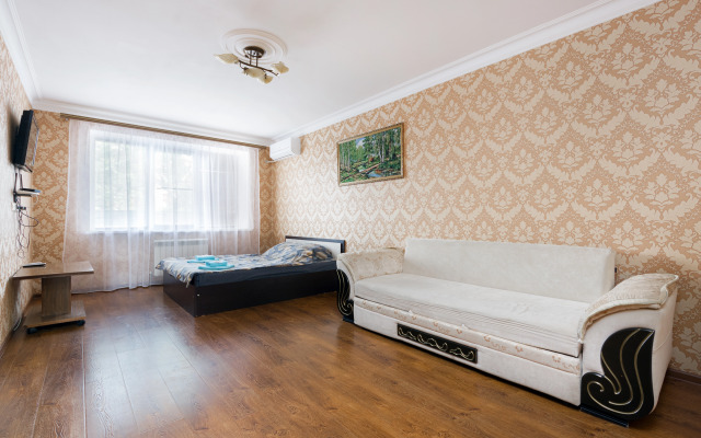 V Essentukah Ryadom S parkom SutkiRu Flat