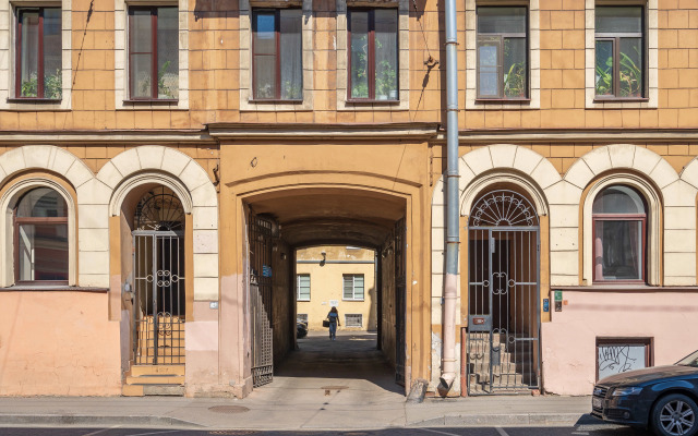 Uyutnaya Studiya V Minutah Ot Kazanskogo Sobora Flat