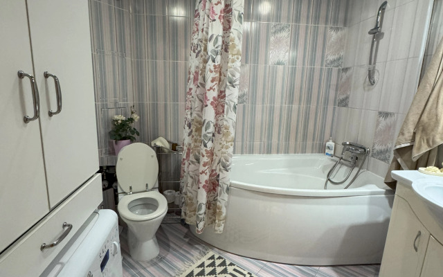 Квартира с отдельным входом у Троицкого Собора