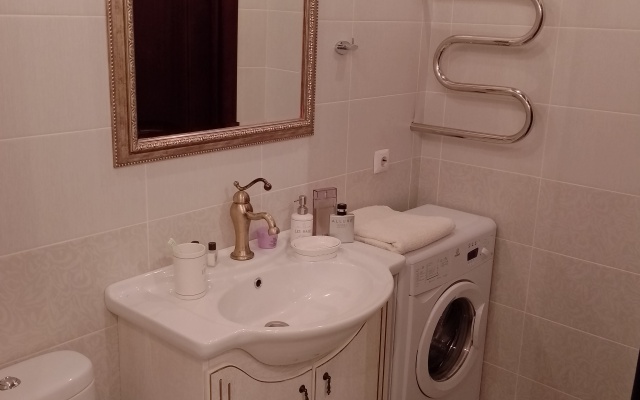 Pritomskij Klassik 2-komnatnye apartamenty naprotiv Kassacionnogo suda, ryadom s Kuzbass-Arena Flat