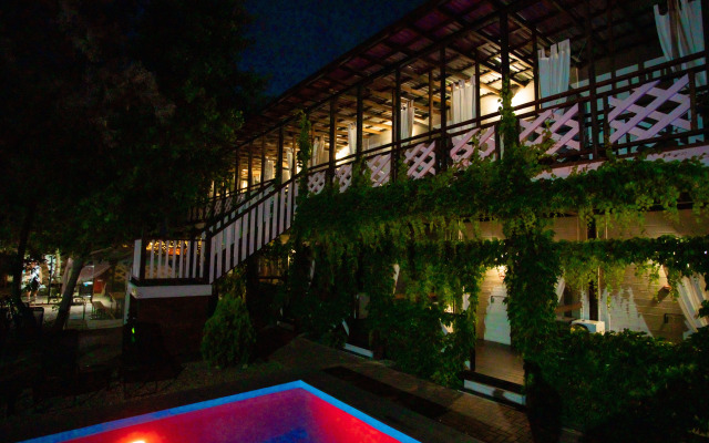 Belaya Derevnya Hotel