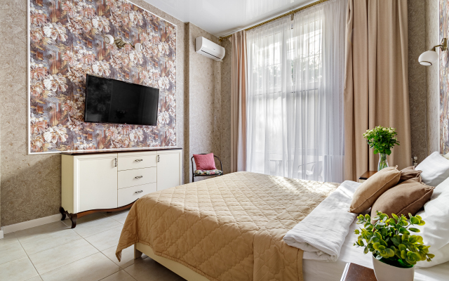 S Sobstvennym Dvorikom Ot Home Group Apartments Apartments