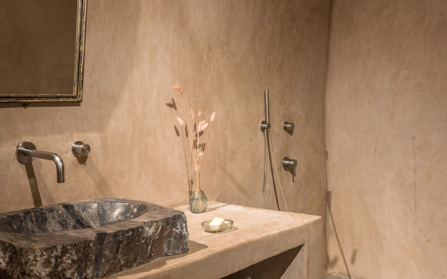 Parathira Cave Houses by Oia Villa