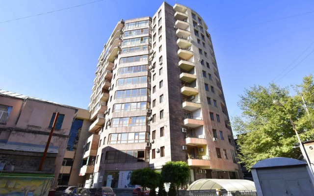 3-komn. na prospekte Mashtotsa, ryadom s Opernyim teatrom, MA331 Flat
