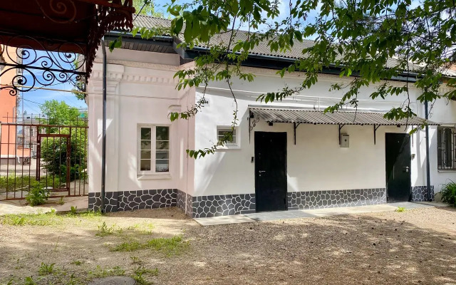 Paradeaparts na Pervomayskoy 13A Apartments