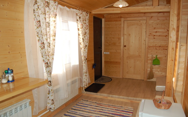Dom S Nalichnikami Okolo Rostova House