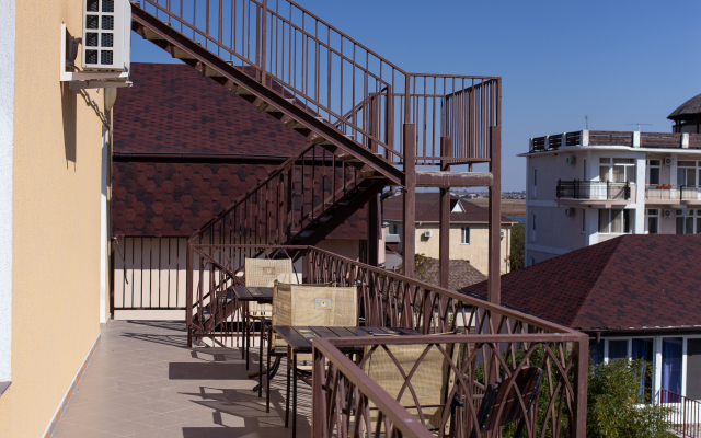 Dikaya Vishnya Guest House
