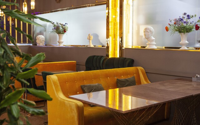 GUSTO Hotel