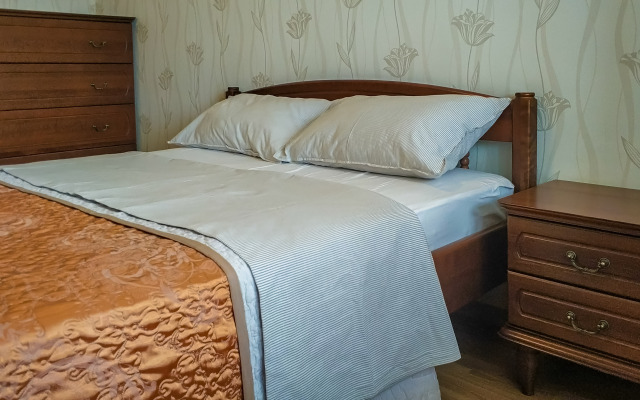 2-Kh Komnatnaya  V Tikhom Tsentre  Flat
