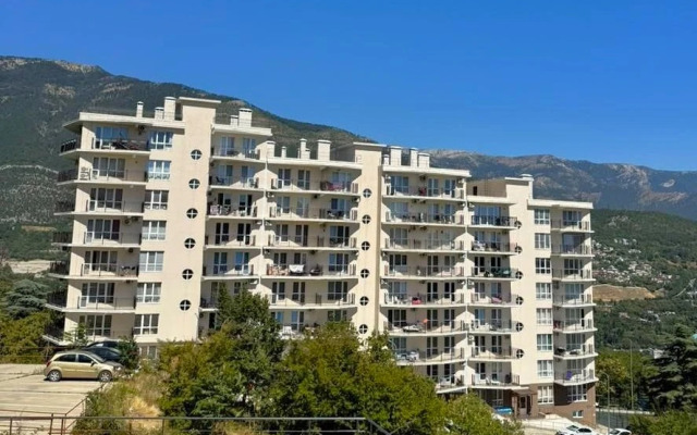 Prostornaya S Otdelnym Vkhodom Flat