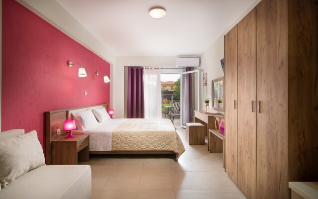 Anneta's House Apartments