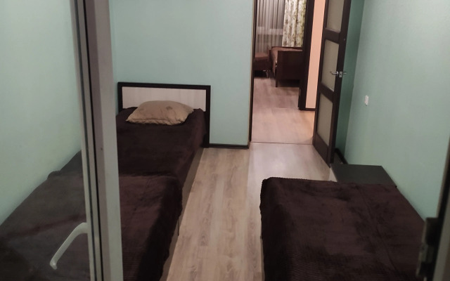 8 otdelnykh spalnykh mest Flat