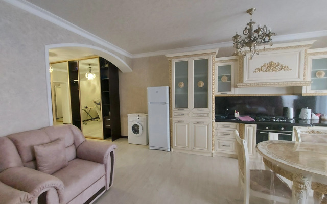 Апартаменты 5 Звезд на Шамиля Джикаева 5А-2