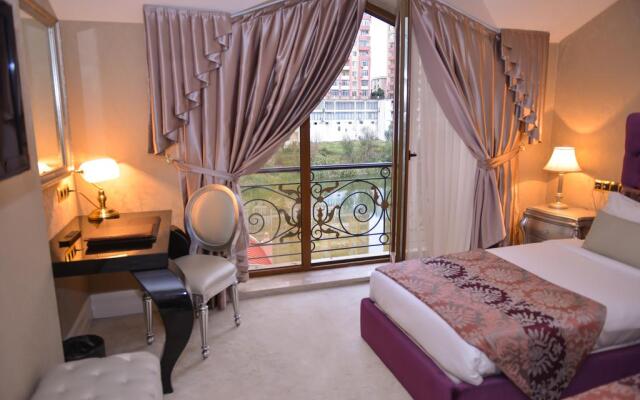 Lake Palace Hotel & Restaurant