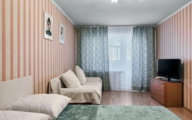Na Ulitse Respubliki 92 Flat