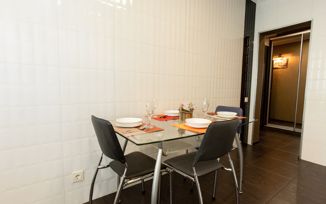 Na Revolyutsionnoy 3 Apartments