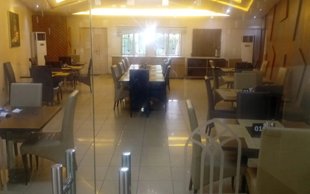 Отель Dome Suites