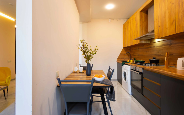 KeyGo #0050, Studio, Next To English Park Apartments