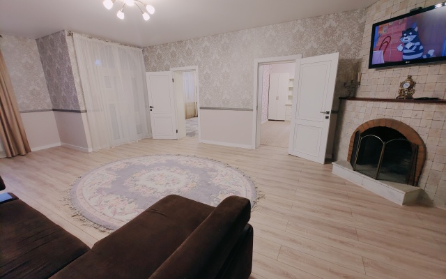 S Bassejnom Private House