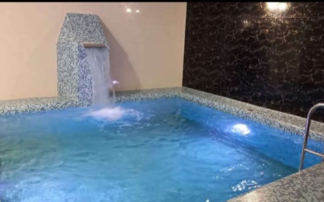 Отель на радужной