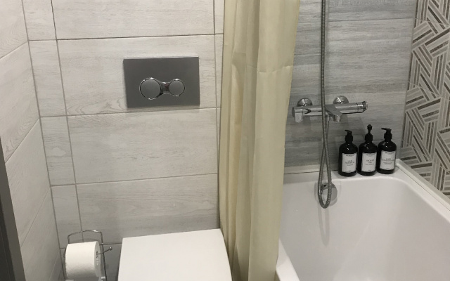 Kvartira Uutnaa dvuhurovnevaa v centre goroda na nabereznoj