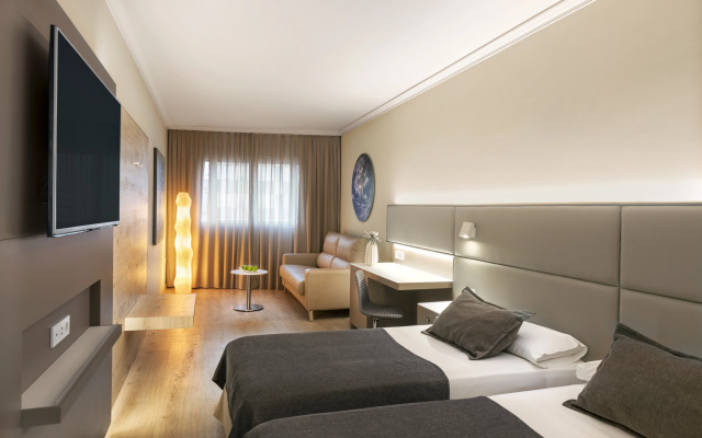 Salles Pere IV Hotel