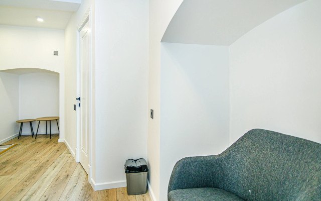Imparator in Nizami Street Apartment