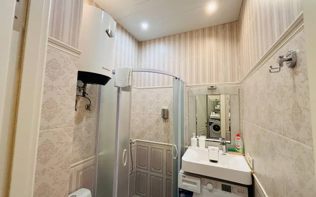 S Uyutnoy Lodzhiey Flat