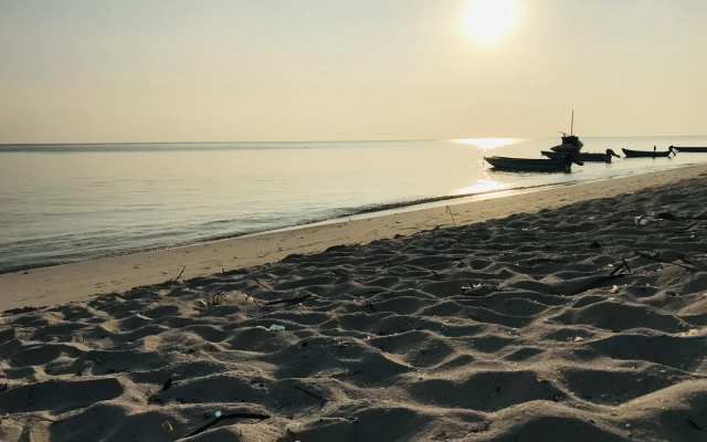 Thoddoo Sunny Beach Guest house