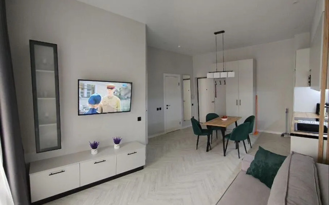 Апартаменты на Набережной 75к5 (102.5)