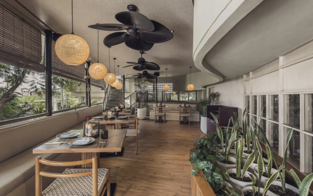 Курортный отель Sini Vie Resort & Spa Seminyak by Ini Vie Hospitality