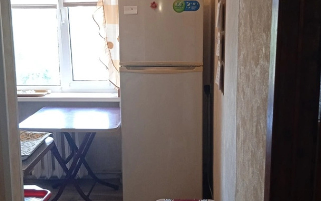 Tryokhkomnatnaya V Posyolke Ordzhonikidze Flat