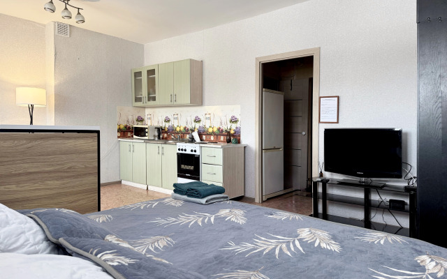 Na Romana Kuzovatkina 18 Flat