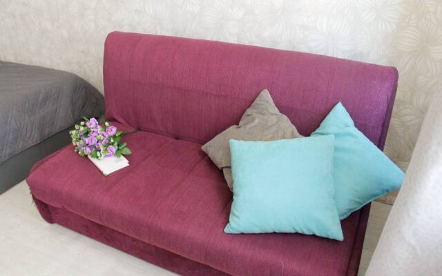 U Tsentra Bakuleva Flat