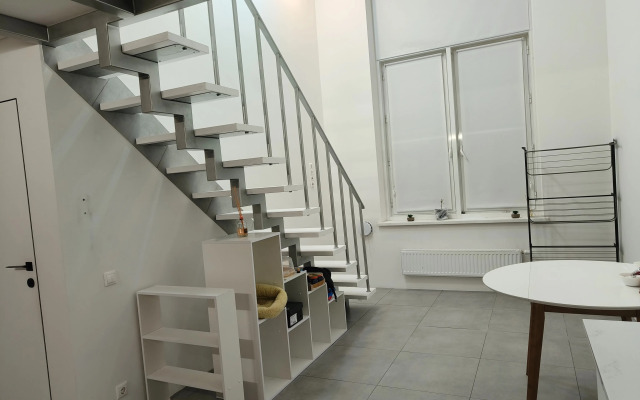Trekhkomnatnaya S Vidom Na Siti Flat