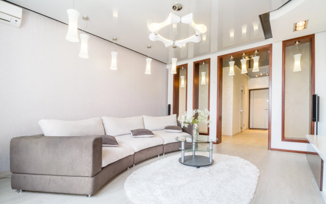 Prekrasnaya 2-kh komnatnaya ryadom s plyazhem Aleksino Flat