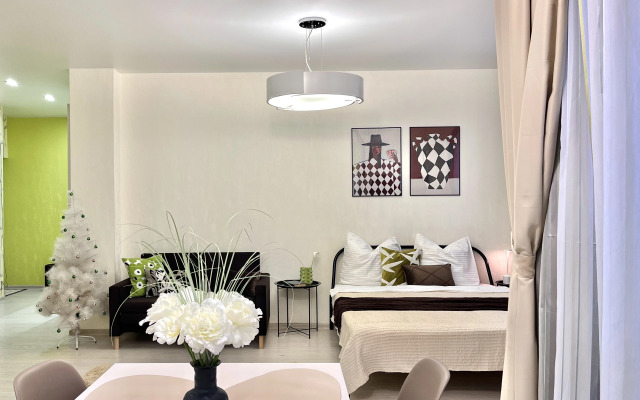 Квартира Свeтлaя Студия в Центрe Гopoдa