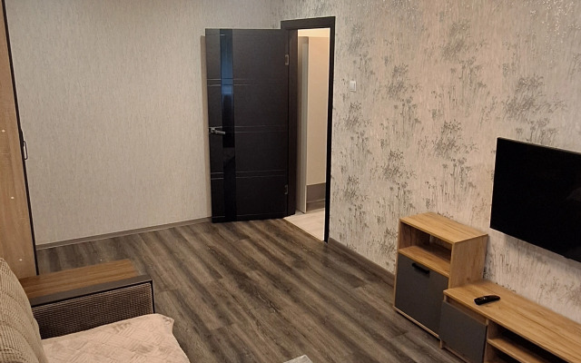 Квартира 2-х Комнатная на Советской Конституции 11