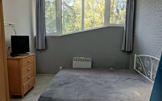 Uyutnaya Studiya Ryadom S Livadiyskim Dvortsom Flat