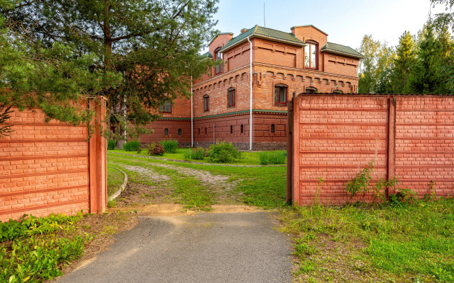 Частный дом в Гатчине с Бассейном и Сауной