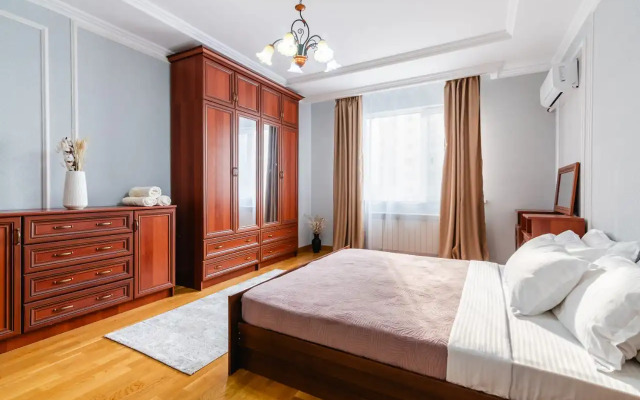 Апартаменты просторные трехкомнатные у ТРЦ MEGA в стиле минимализм