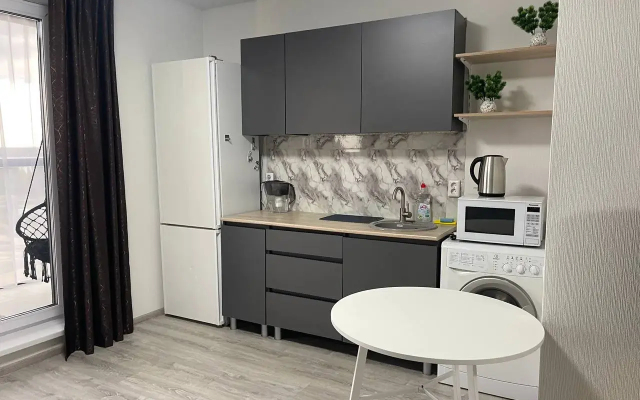Studiya V Novom Mikrorayone Prityazhenie S Shikarnym Vidom Na Ozero Flat - Apartment in تشيليابنسك - Photo 2