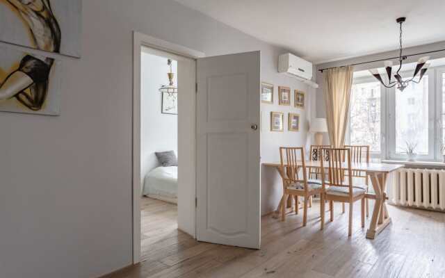 Flat Inn ryadom s Patriarshimi prudami vo Vspol'nom pereulke Apartments