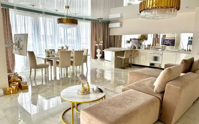 Апартаменты Атмосфера комфорта студия Золотая антилопа с лоджией